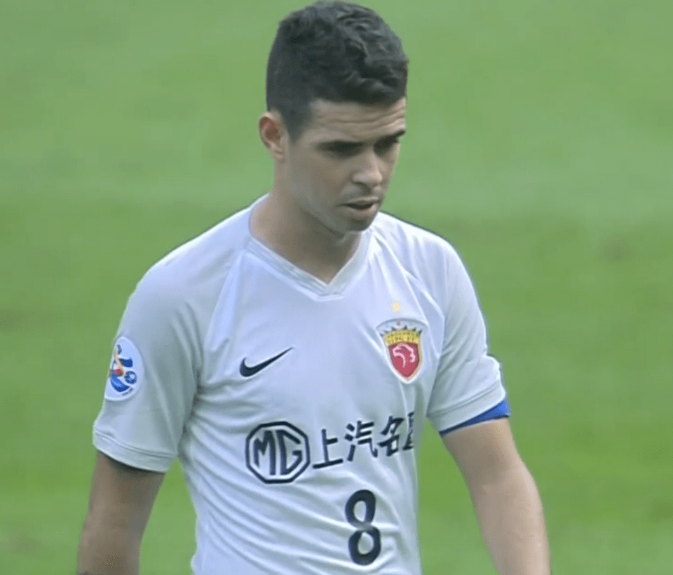 milan米兰|
2021年中超“第一签”！新年第一天 上港官宣新帅 年仅42岁(图8)